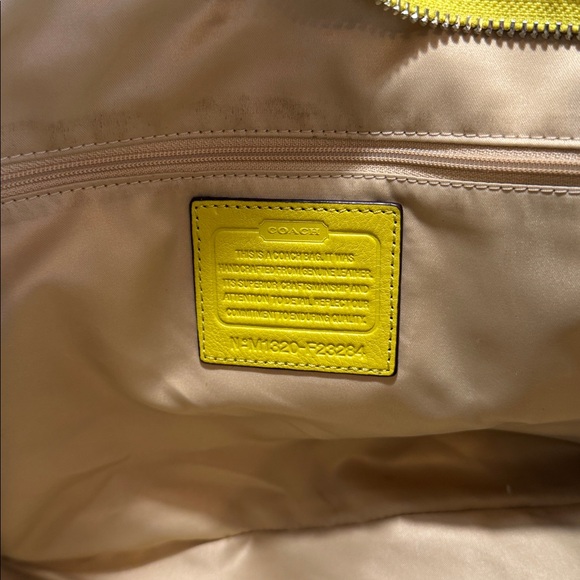 Coach beautiful soft muted golden yellow leather bag, satin tan lining, - Picture 12 of 16